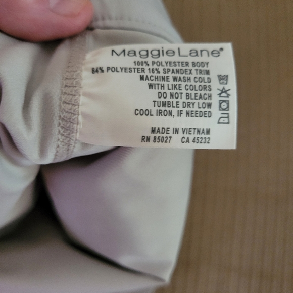 MAGGIE LANE Golf Skirt, Size 16, Light Khaki Color - Picture 4 of 6